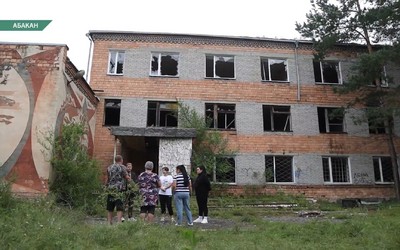 Заброшенное здание на ул. Зоотехническая в Абакане продолжает манить подростков