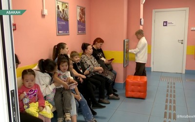 Родители Абакана жалуются на очереди в кабинеты неотложной помощи в детской поликлинике на Чертыгашева
