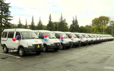 16 многодетных семей получили новые автомобили