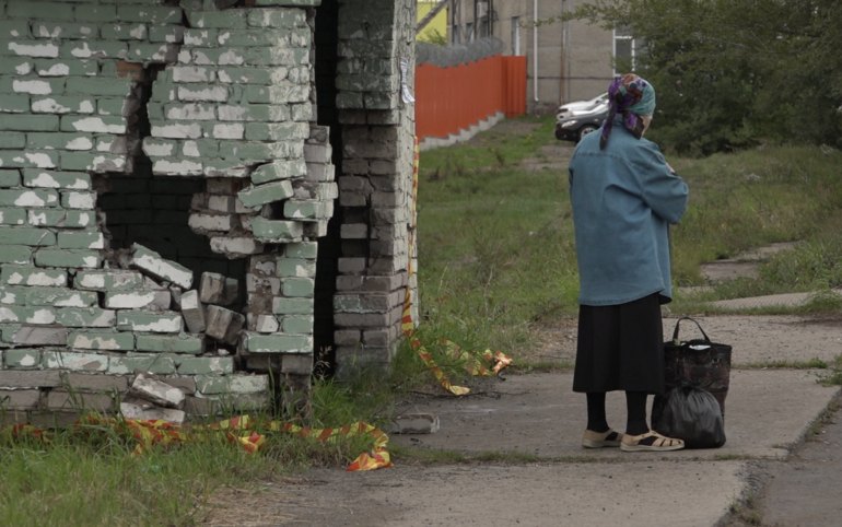 Мэрия Черногорска ищет виновника обваленной остановки