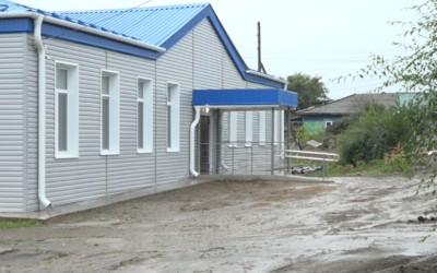 Подход к школе в Кайбалах засыпан