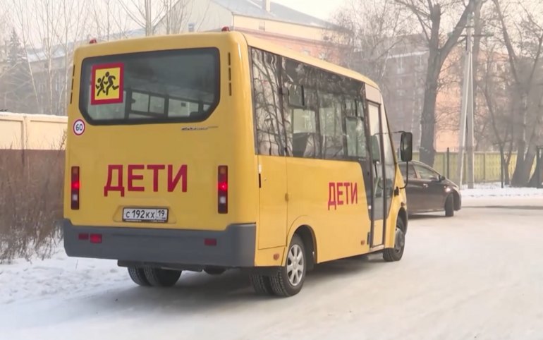 Заправлять школьные автобусы Усть-Абаканского района поставщики бензина согласились в долг еще неделю