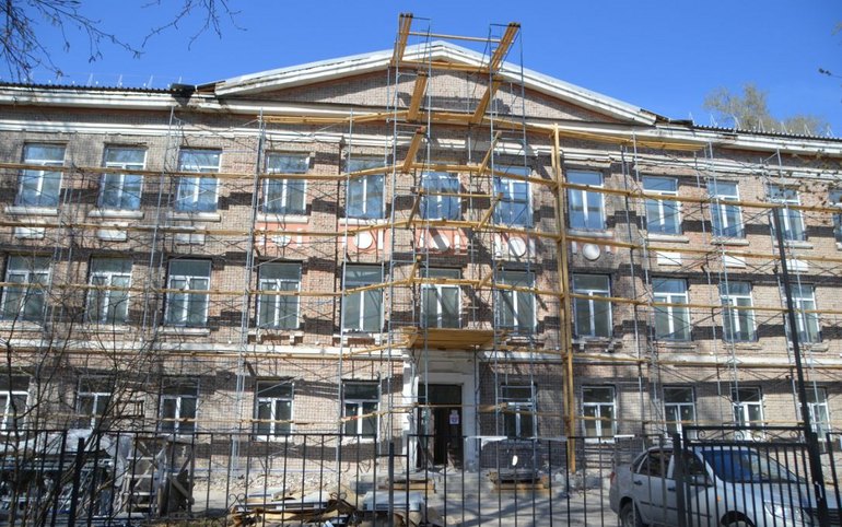 Подсветка на лицевой стороне абаканской школы №30 станет лучше