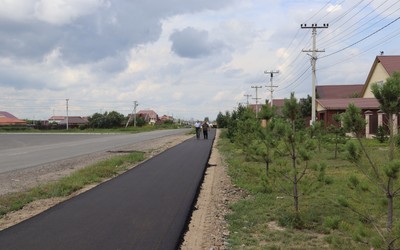 На Лихачева в Абакане доделывают тротуар