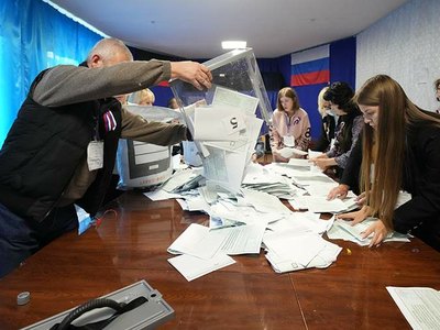 Главы ЛНР и ДНР выехали в Москву с протоколами референдумов 