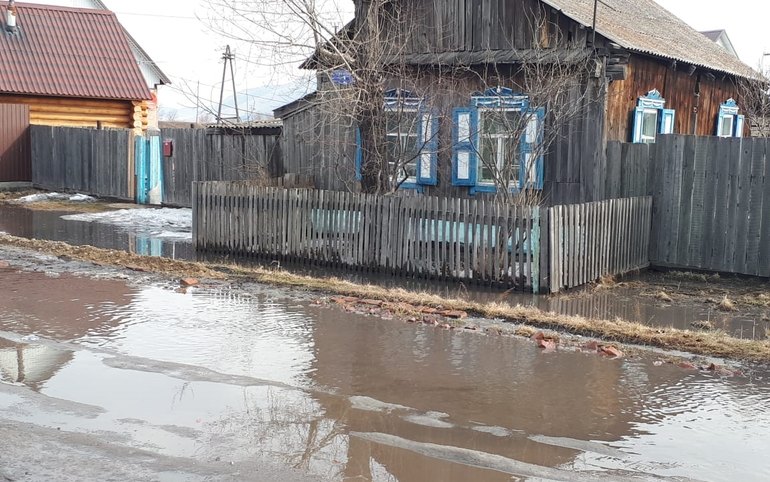 Погода в усть абакане. Усть Абакан вода. Слив в Усть Абакане. Луговая улица Усть Абакан. Улица Кирова Усть-Абакан.