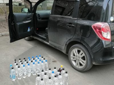Саяногорский таксист торговал спиртным прямо из авто