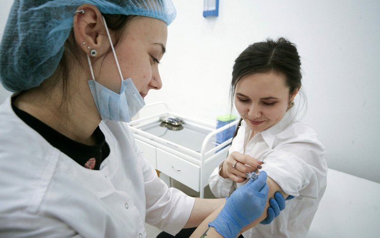 Почти 302 тысячи человек привились в Хакасии от коронавируса