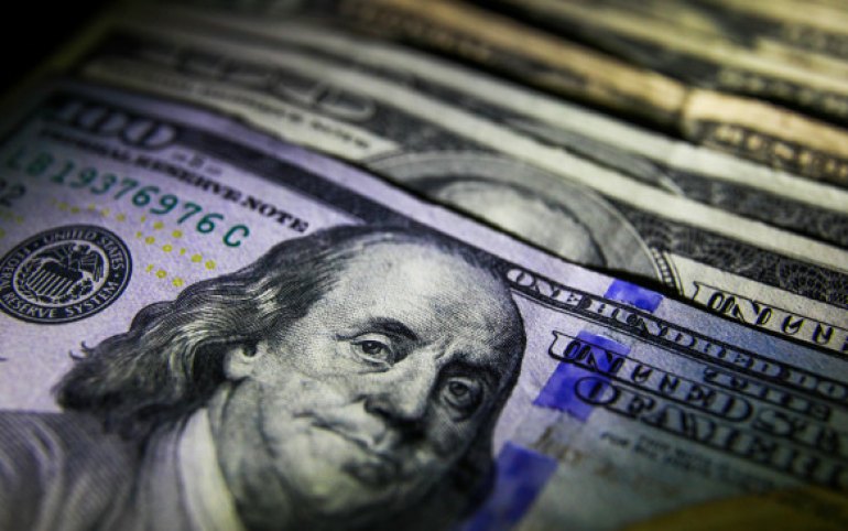 В России банки больше не продают наличную валюту населению 