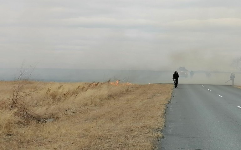 Степной пал чуть не перебросился на деревни в Хакасии