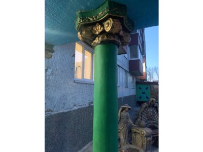 В абаканском дворе возвели колонну в стиле барокко 