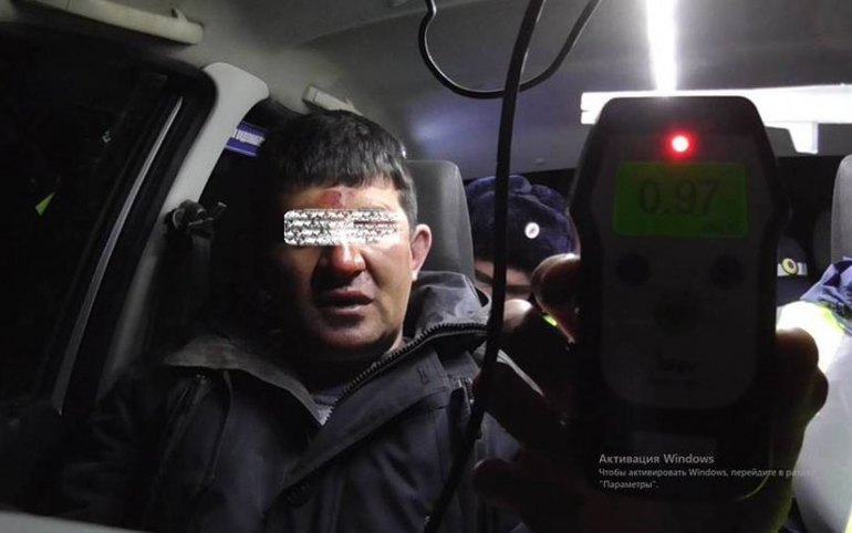 В Хакасии пьяный отвергнутый ухажер угнал авто возлюбленной 