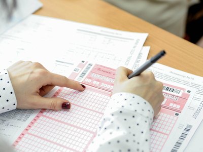 В Абакане сразу 3 выпускницы получили 100 баллов по русскому 