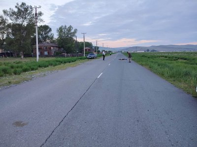 В Аскизском районе насмерть сбили спящего на дороге мужчину 