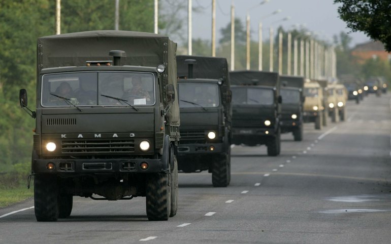 Военная техника будет колесить по дорогам Хакасии в среду и четверг