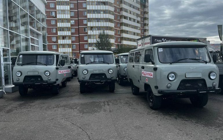 Районные больницы получают новые санитарные машины