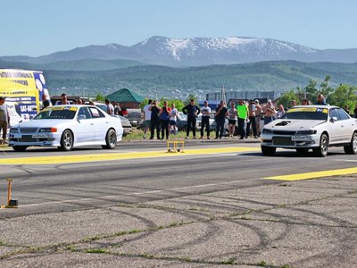 В эти выходные автогонщики посоревнуются в дрэг-рейсинге