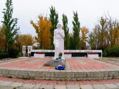 Вандалов, повредивших мемориал в Усть-Абакане, вычислили