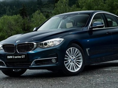 Абаканца, накопившего почти миллион долгов, оставили без BMW 