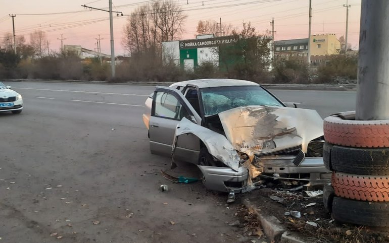 Влетел в столб: в ДТП в Абакане погибла женщина 
