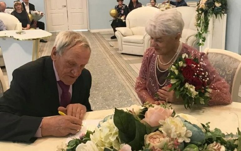 Полвека: абаканская пара отметила золотую свадьбу