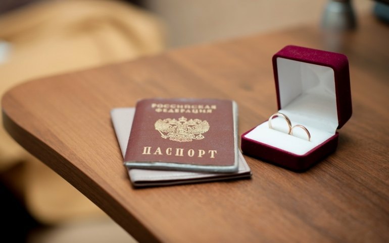 Невесты из Хакасии отправились к бойцам в Омск 