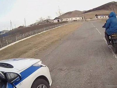 Сельчане на мотоцикле преодолели 12 км по бездорожью в поисках водки