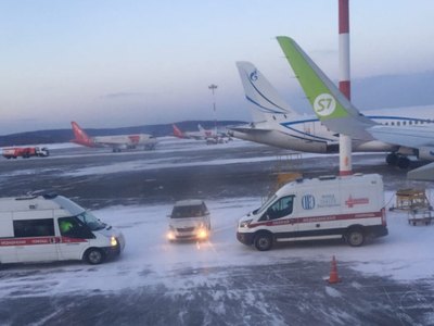 Медик из Тувы спас жизнь пассажиру авиарейса Абакан-Москва
