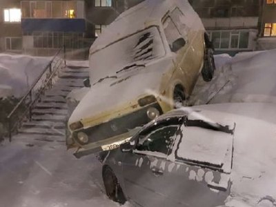 В Черемушках делятся кадрами странного ДТП  