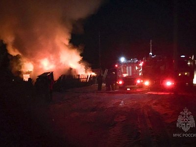 В Куйбышево сгорел дом. Погибшего вытащили из-под завалов 