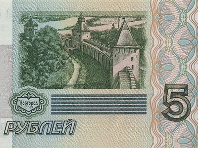 Бумажные пятирублевки снова печатают 