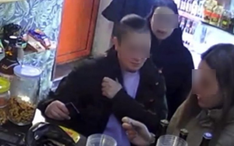 Абаканки, рассчитавшиеся чужой картой, сами пришли в полицию