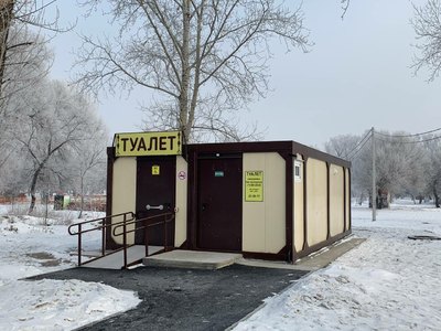Новый теплый туалет работает в зоне отдыха 