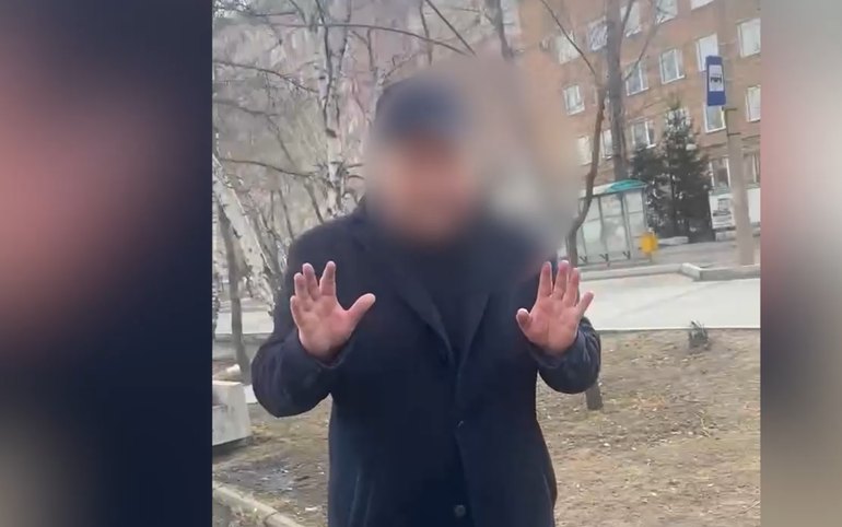 Мужчины из видео оплатили ремонт скамеек по Ленина 