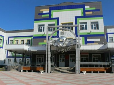 Родители уже дежурят у 31-й школы и формируют свои списки