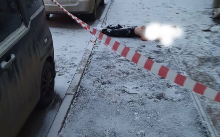 Под окнами многоэтажки по Крылова нашли тело девушки 