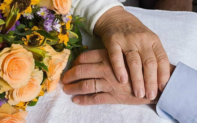 Житель Хакасии женился в 72 года, а самой молодой маме – 16