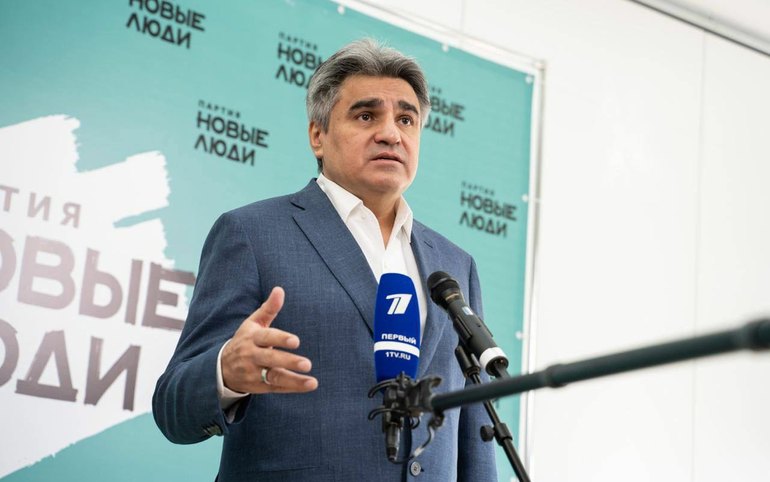 Новые люди предлагают оценивать чиновников через «Госуслуги»