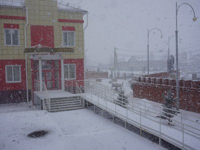 Шира завалило снегом