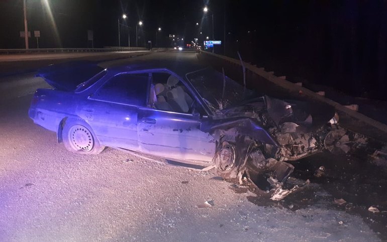 В Усть-Абаканском районе пьяный водитель влетел в электроопору 