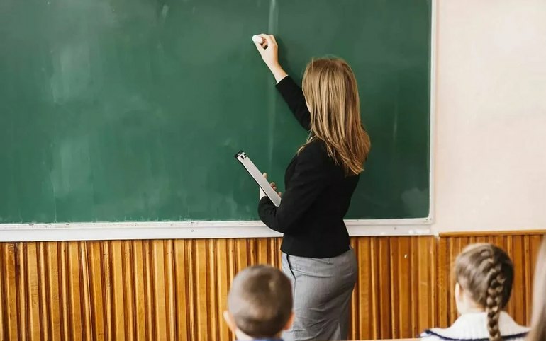 Педагогам Хакасии выплатят по 5 тысяч рублей 