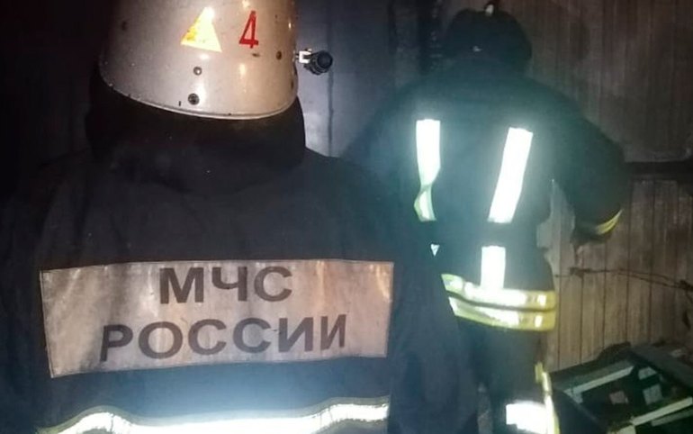 В Пригорске неизвестные подожгли дверь в пятиэтажке 