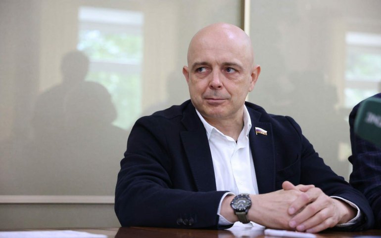 Депутат Госдумы от Хакасии Сергей Сокол подал документы в Избирком