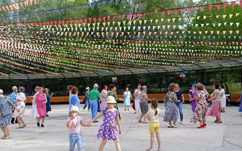 По пятницам в Орленке устраивают танцы 