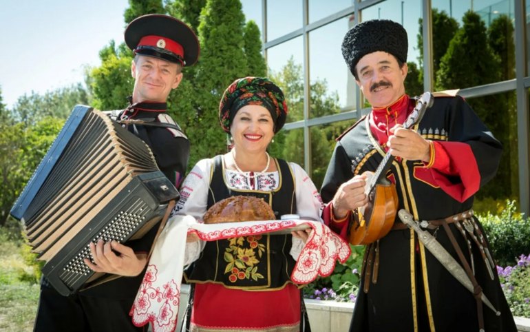 Лучшие песни и старинные обряды: Абаза зовет на Казачий круг 