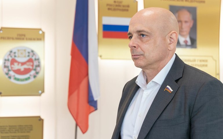 После обращения Сергея Сокола в Генпрокуратуру дело о зарплатах учителям сдвинулось