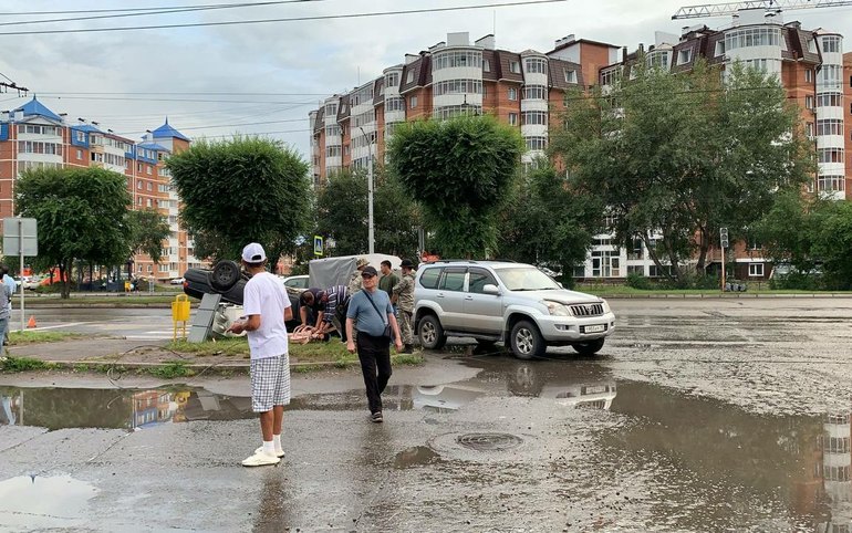 В Абакане на Дружбы народов снесли светофор