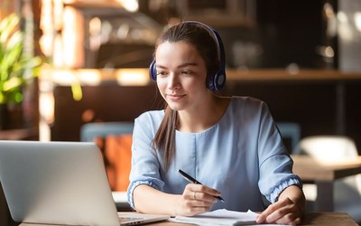 Студенты на каникулах стали реже искать работу и больше учиться 