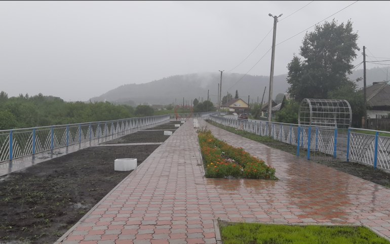 В Таштыпе благоустроили набережную. Виды там шикарные 