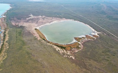 В Хакасии есть водоем сердечком. Это рай для птиц 